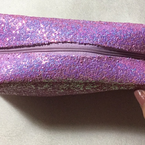 Pink H&M travel bag + brushes+ compact mirror - Picture 2 of 6